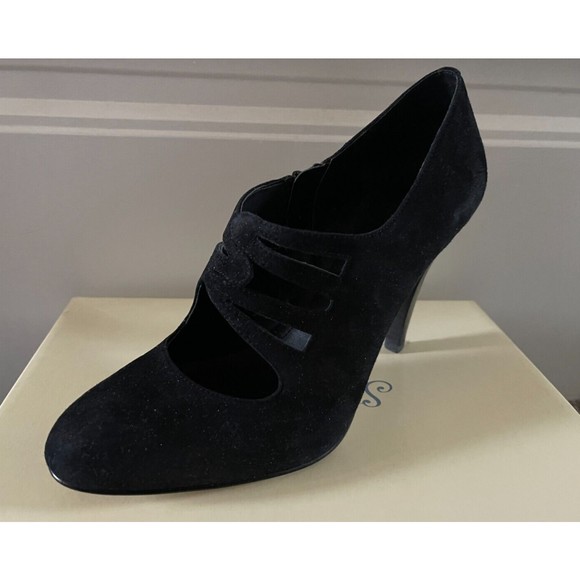 Calvin Klein Shoes - Calvin Klein ladies pumps heels black velvet size 7.5